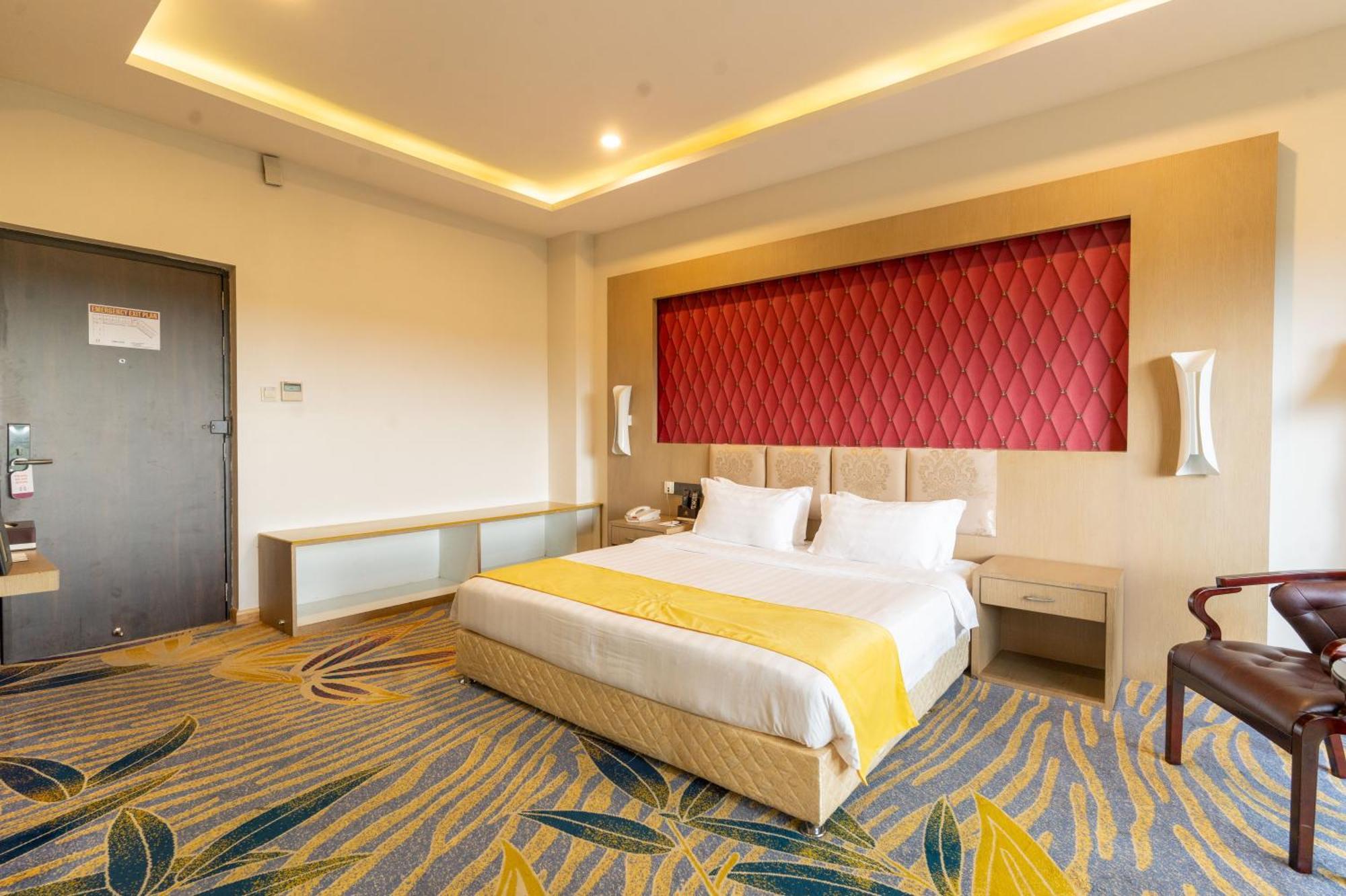 Hotel Mechi Crown Kakarvitta Dış mekan fotoğraf
