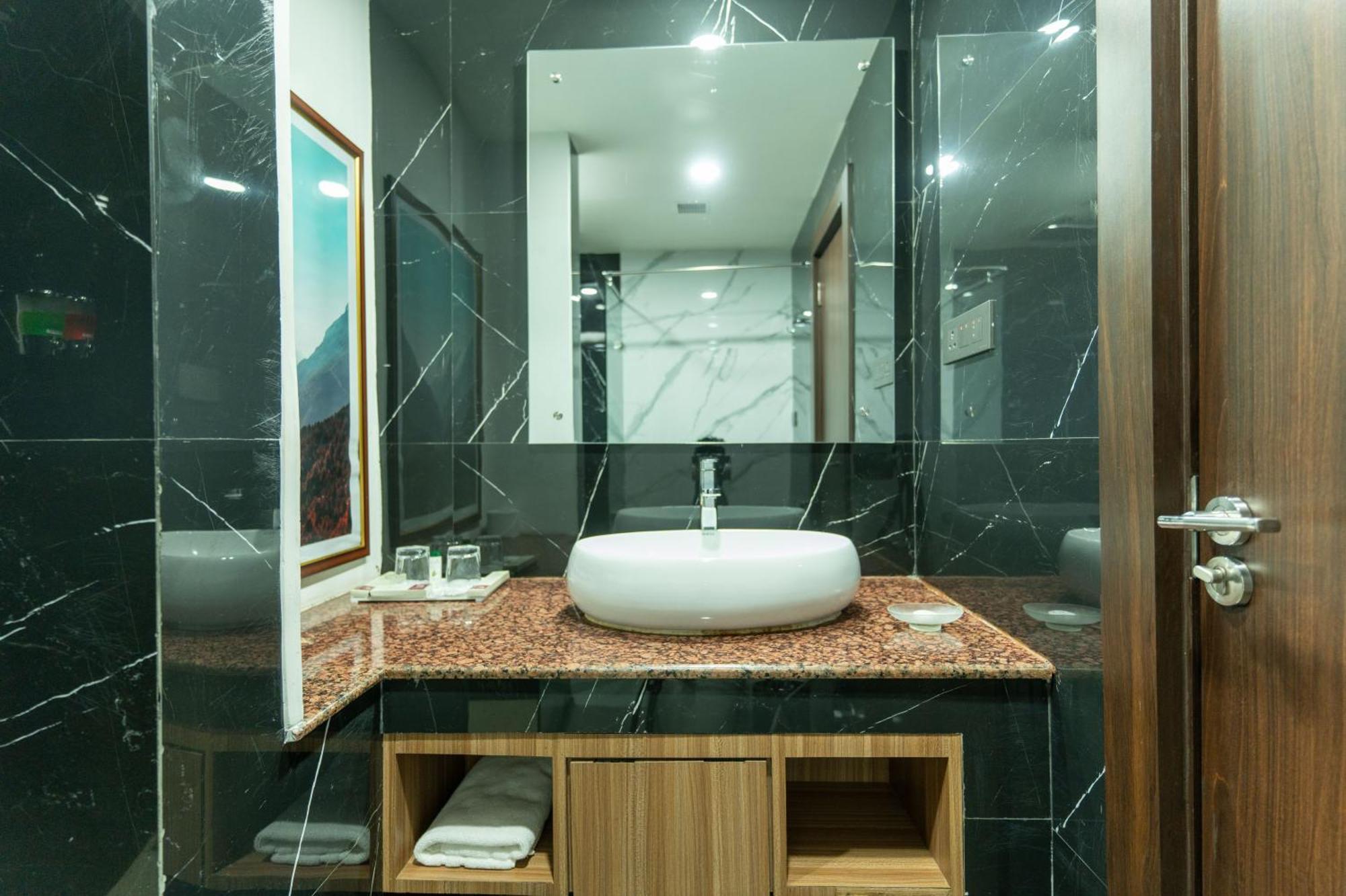 Hotel Mechi Crown Kakarvitta Dış mekan fotoğraf
